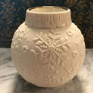 Lenox Bisque Porcelain Ornamental Glow Snowflake Votive Holder